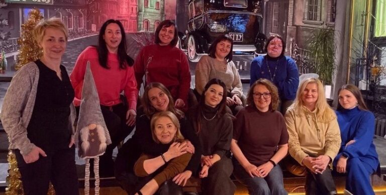 З новорічними та Різдвяними святами!